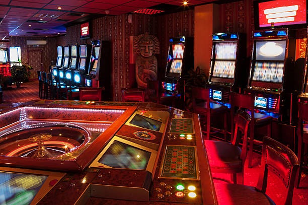 maxwin77 platform interface showing casino, sportsbook, and live-dealer sections